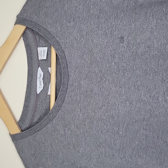 Calvin Klein Liquid Touch Gray t-shirt, Size M - Picture 2 of 9